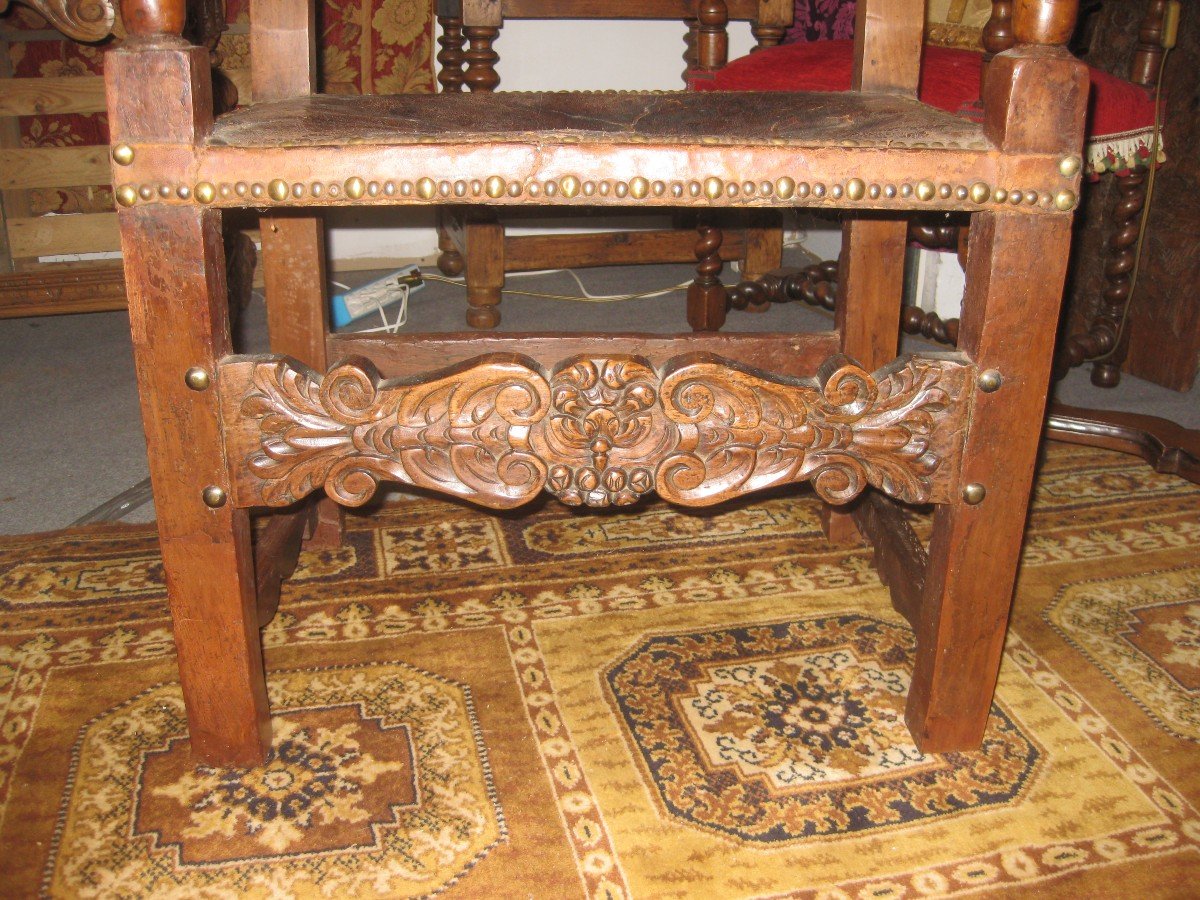 17th Century Spanish Walnut And Leather Armchair.-photo-4