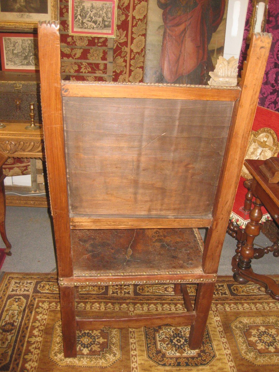 17th Century Spanish Walnut And Leather Armchair.-photo-1