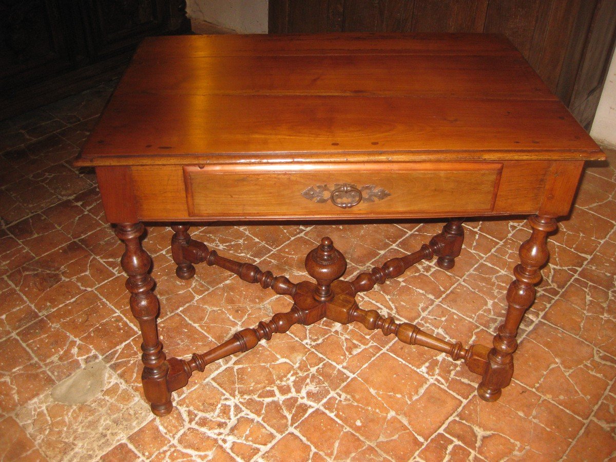 Table Louis XIII En Merisier Entretoise En X  XVIII° .