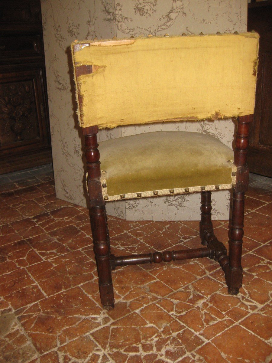 17th Century Walnut Chair.-photo-1