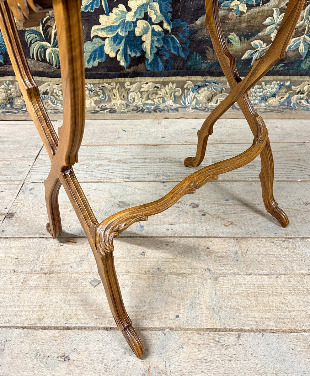 émile Gallé - Table à Tiroir En Marqueterie Et Bois Sculpté De Forme Naturaliste. Art Nouveau-photo-1