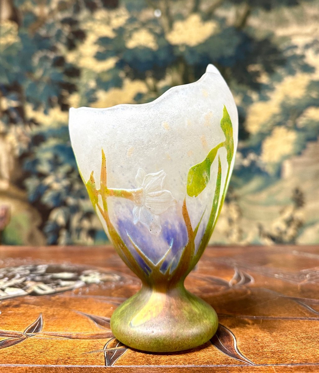 Daum Nancy - Vase Aux Narcisse En Plaquettes, De Forme Asymétrique,  Pâte De Verre Art Nouveau-photo-3