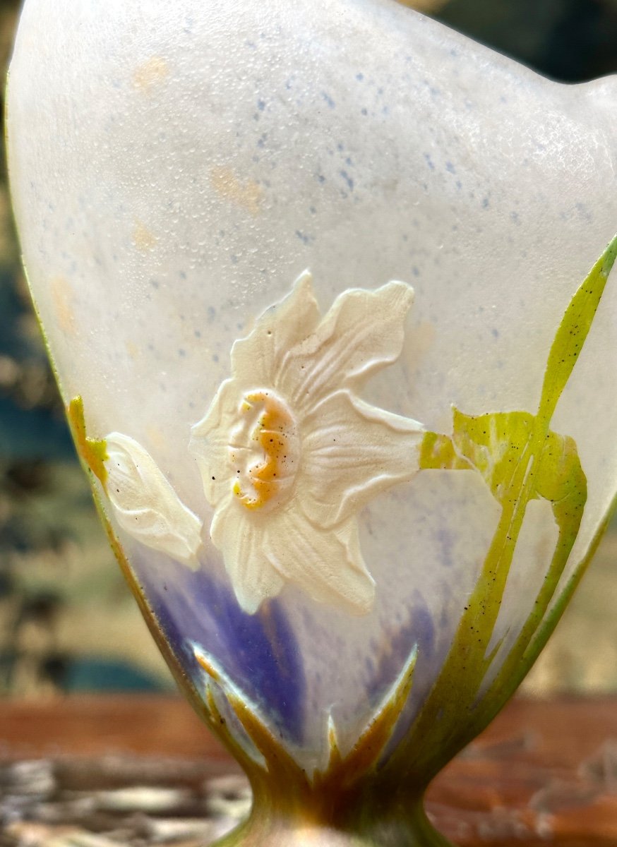 Daum Nancy - Vase Aux Narcisse En Plaquettes, De Forme Asymétrique,  Pâte De Verre Art Nouveau-photo-6