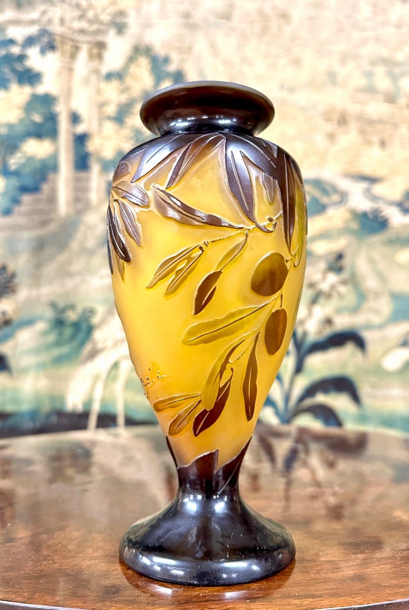 émile Gallé - Vase En Verre Multicouche à Décor D’olives. Pâte De Verre Art Nouveau, Olivier