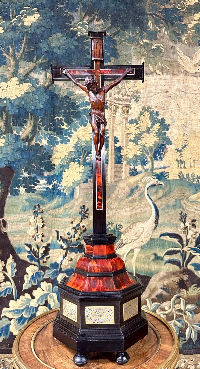 Crucifix In Boxwood And Tortoise Shell. Flemish Work From The 18th Century. Christ On The Cross-photo-2