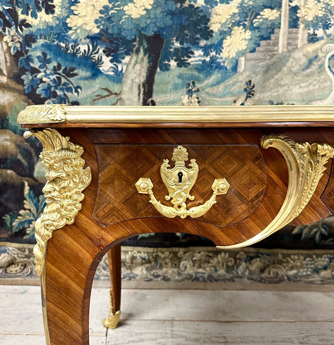 Bureau De Style Louis XV En Marqueterie Et Bronze Doré. Napoléon III-photo-1