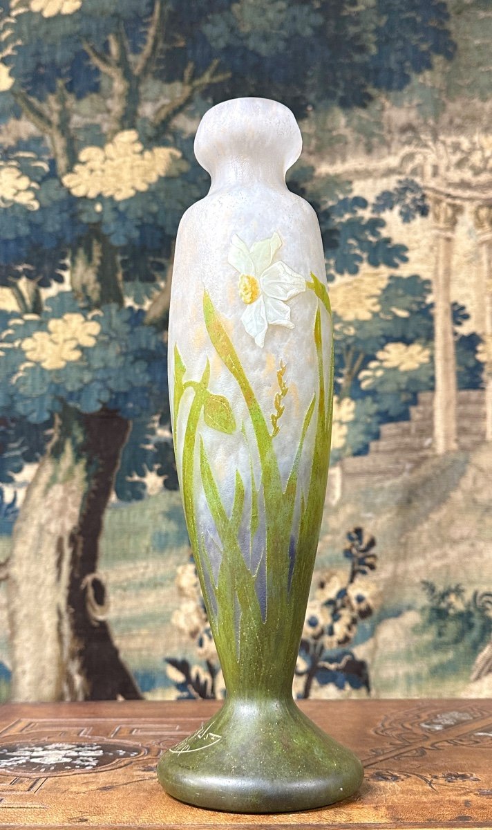 Daum Nancy - Large 38cm Vase Decorated With Daffodils In Platelets. Art Nouveau Glass Paste