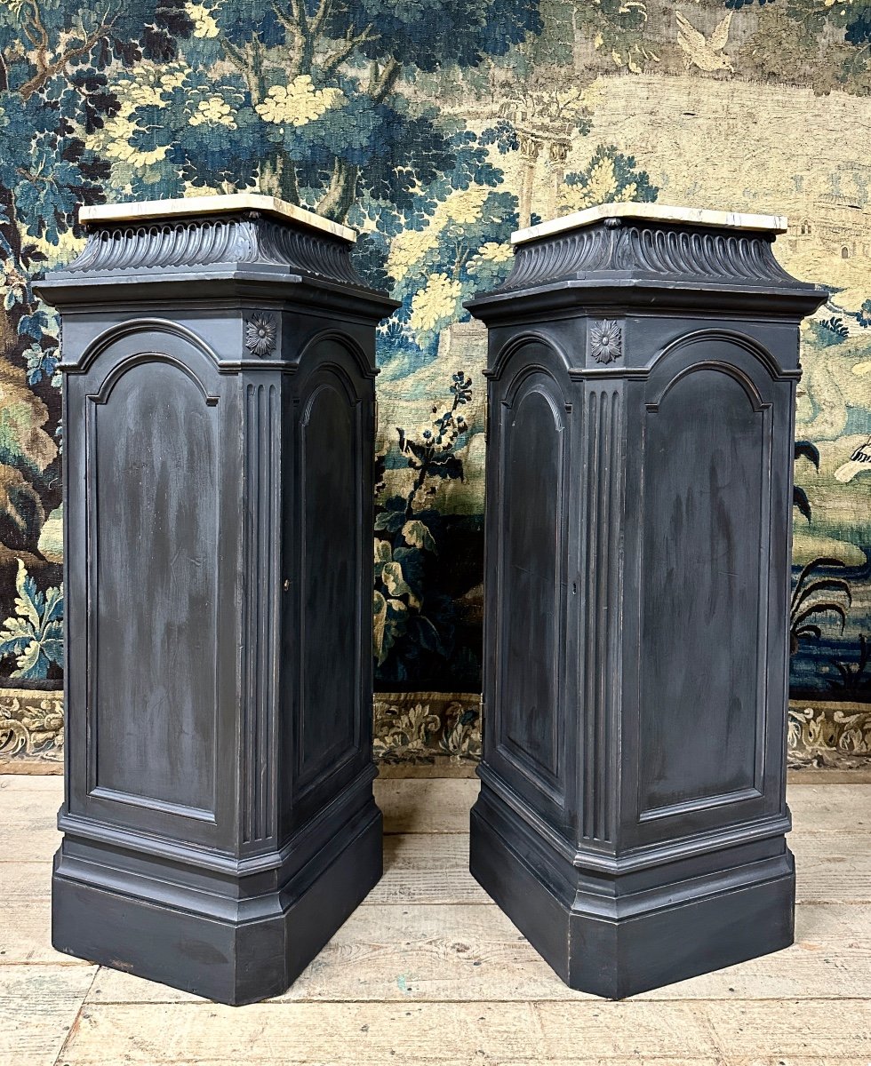 Paire De Colonnes En Bois Laqué Noir De Style Louis XVI. Travail Vers 1920. 