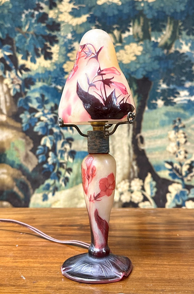 Daum Nancy - Small Lamp Or Night Light With Pink Tobacco Flowers. Art Nouveau Glass Paste-photo-3