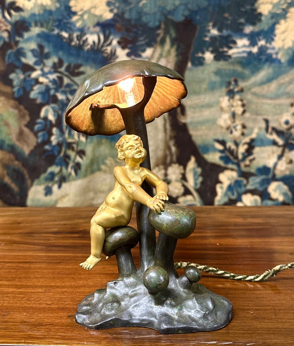 Jean Verschneider - Lampe En Bronze à Décor D’un Bébé Et De Champignons. époque Art Nouveau