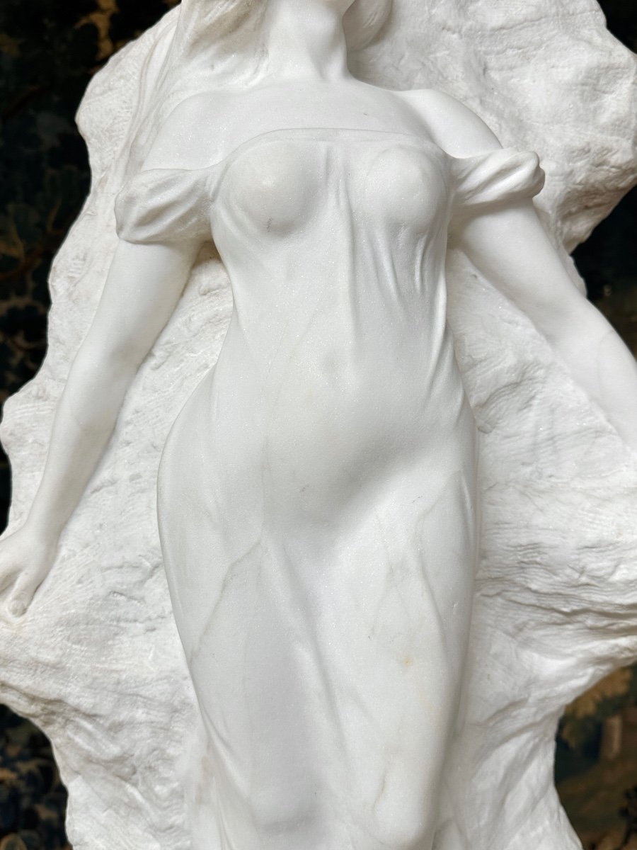 Statue En Marbre De Carrare D’une Femme élégante à La Longue Robe, Sculpture Art Nouveau-photo-1