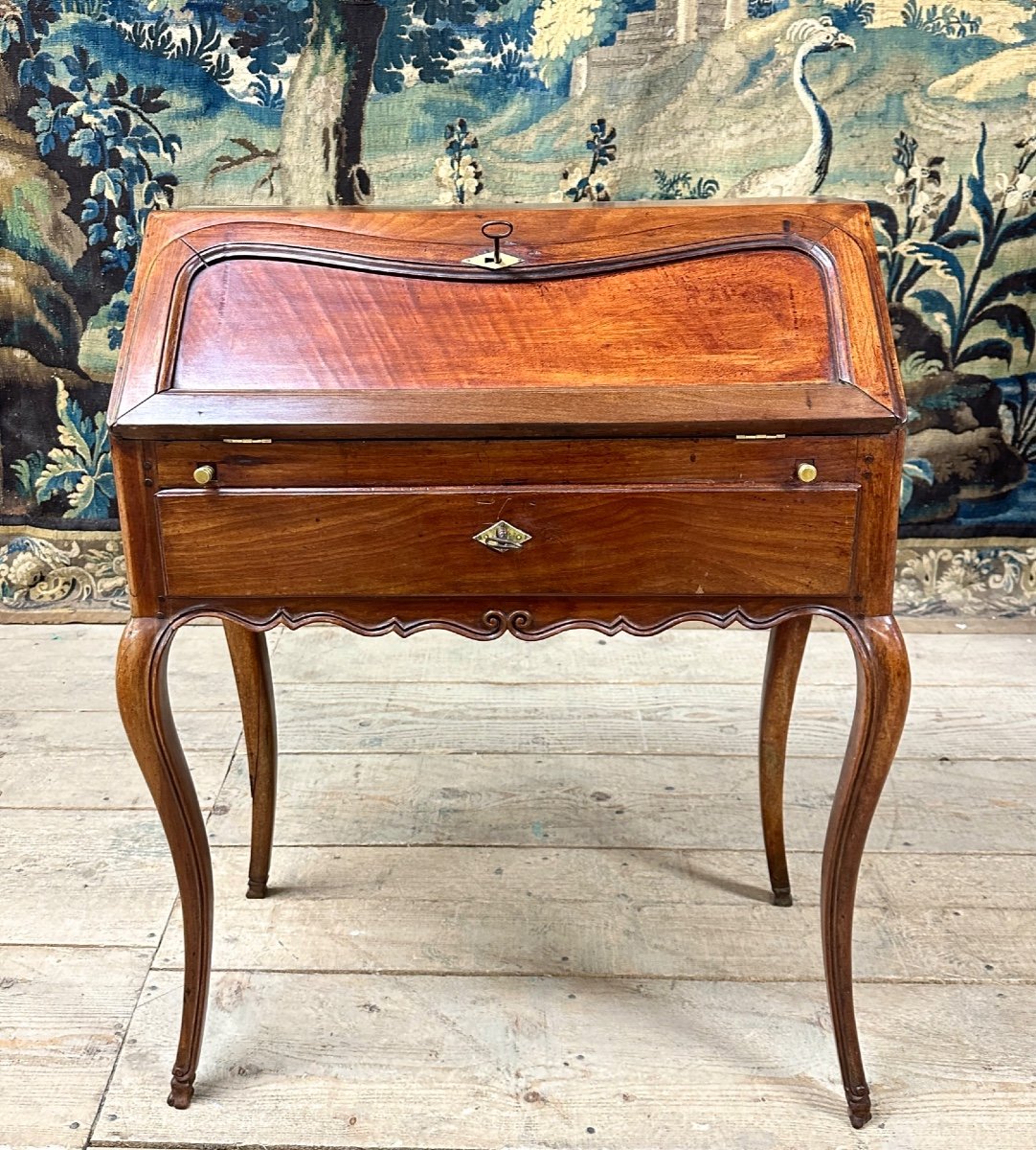 Petit Bureau Dos D’âne En Acajou, Travail De Port XVIIIeme Siècle. époque Louis XV. -photo-2