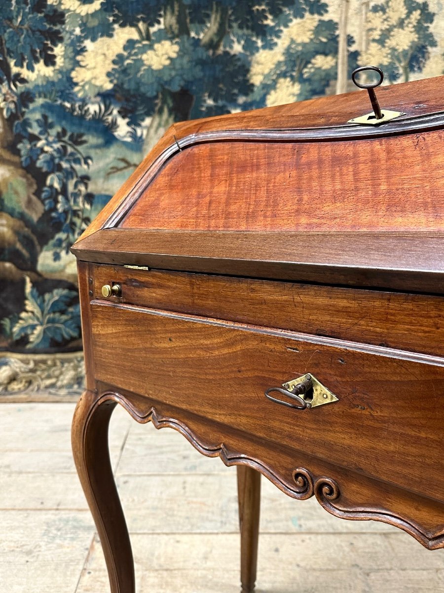 Petit Bureau Dos D’âne En Acajou, Travail De Port XVIIIeme Siècle. époque Louis XV. -photo-2