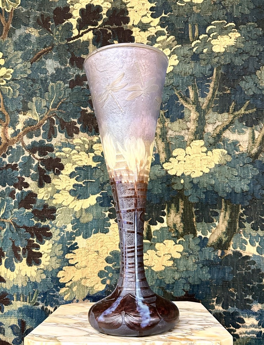 Daum Nancy - Rare Vase De 52 Cm Aux Tulipes, Nénuphars Et Libellules. Pate De Verre Art Nouveau