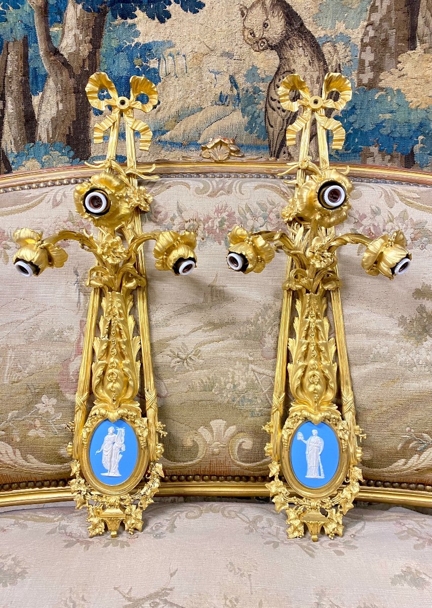 Paire d'Importantes Appliques En Bronze Doré Et Wedgwood, Napoléon III, dans le gout Beurdeley