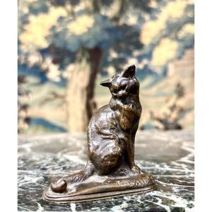 Emmanuel Fremiet - Chat Assis, Petit Bronze animalier à Patine Brune. XIXème Siècle, Signé