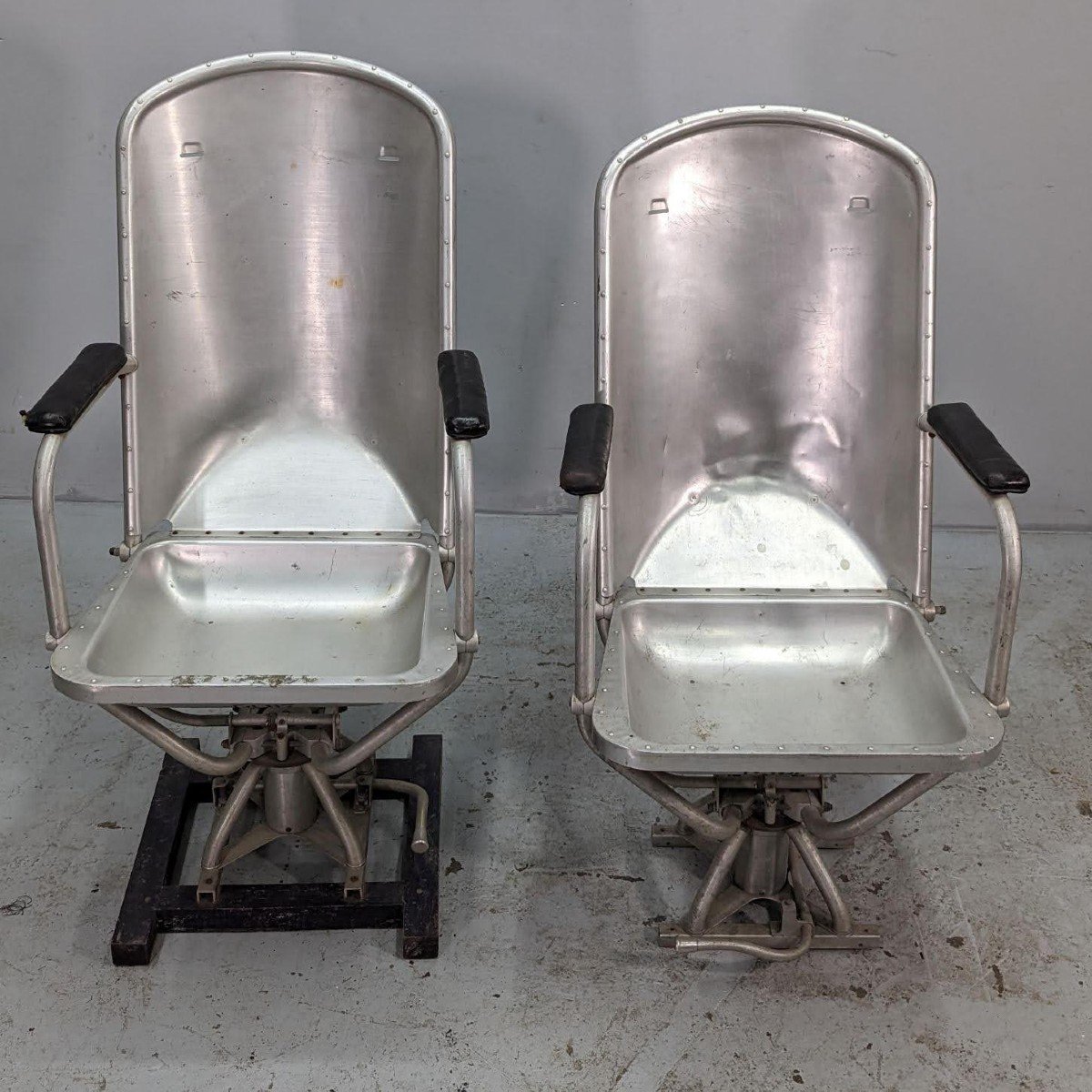 Pair Of Vintage Aluminum Aviator Armchairs 1950-photo-1