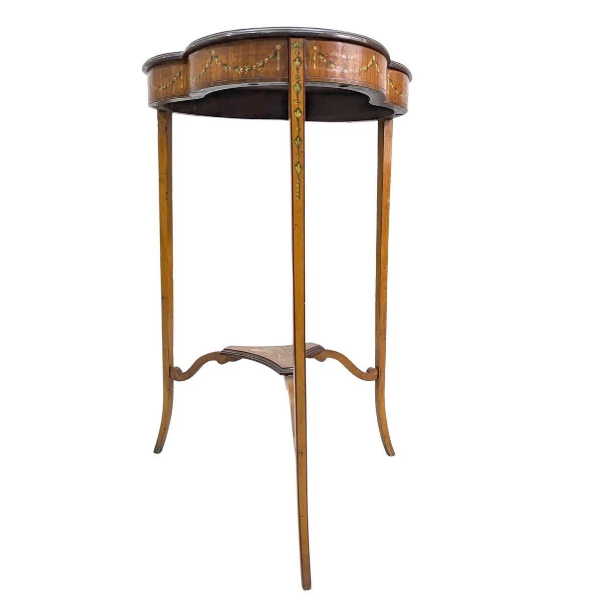 English Pedestal Table In Painted Satin Mahogany-photo-1