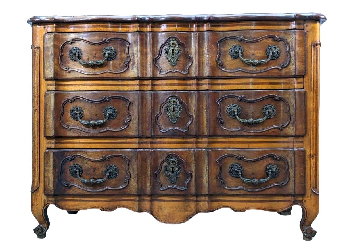 18th Century Curved Crossbow Chest Of Drawers In Walnut 