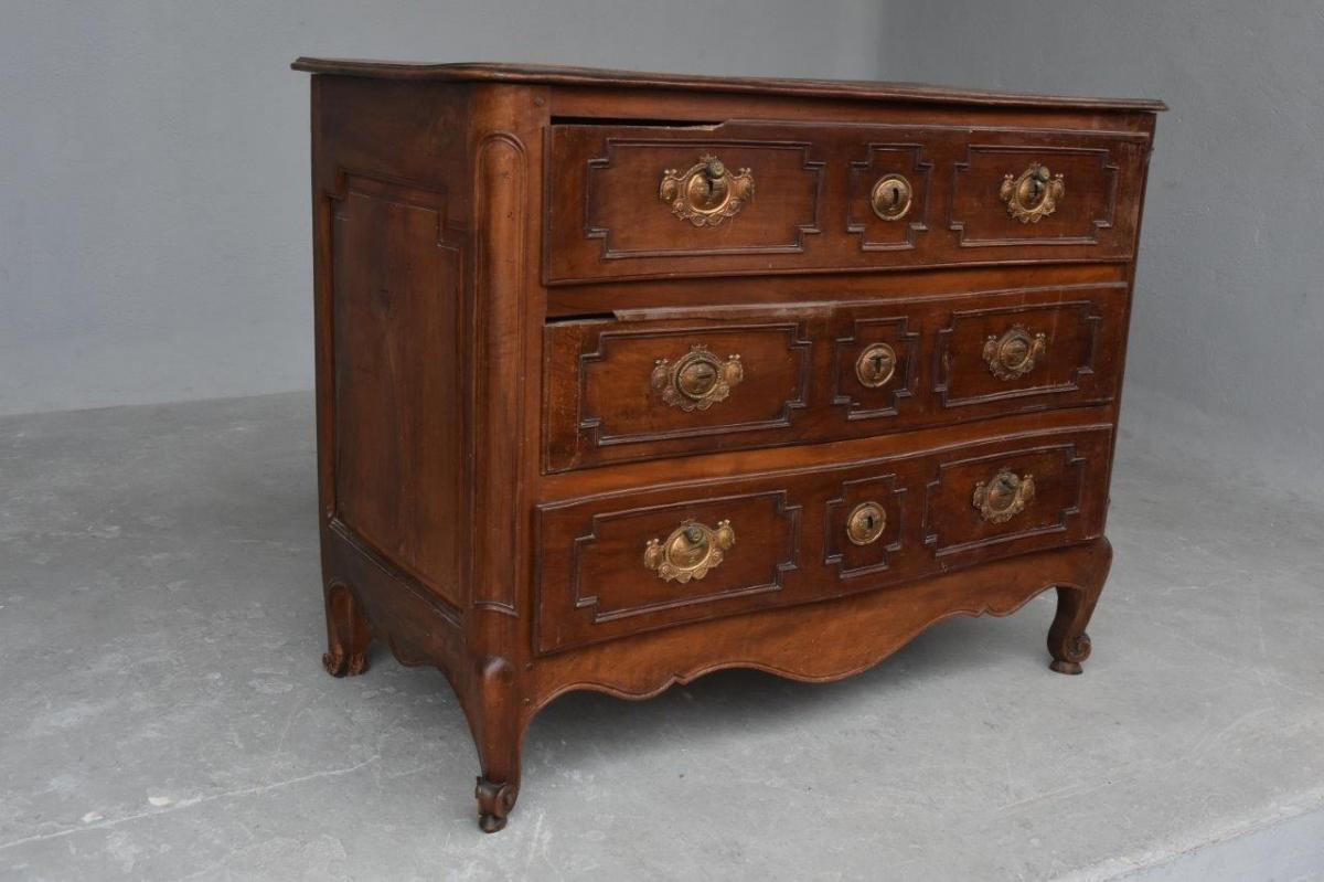 Walnut Dresser In Walnut Eighteenth Time 3 Drawers Feet Snails-photo-1