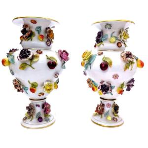 Vases Aux Fleurs Et Fruits En Porcelaine De Saxe XIXème (paire)  