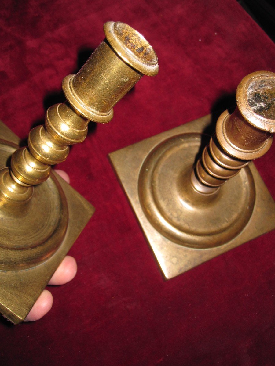 Pair Of 17th Century Bronze Travel Candlesticks-photo-3