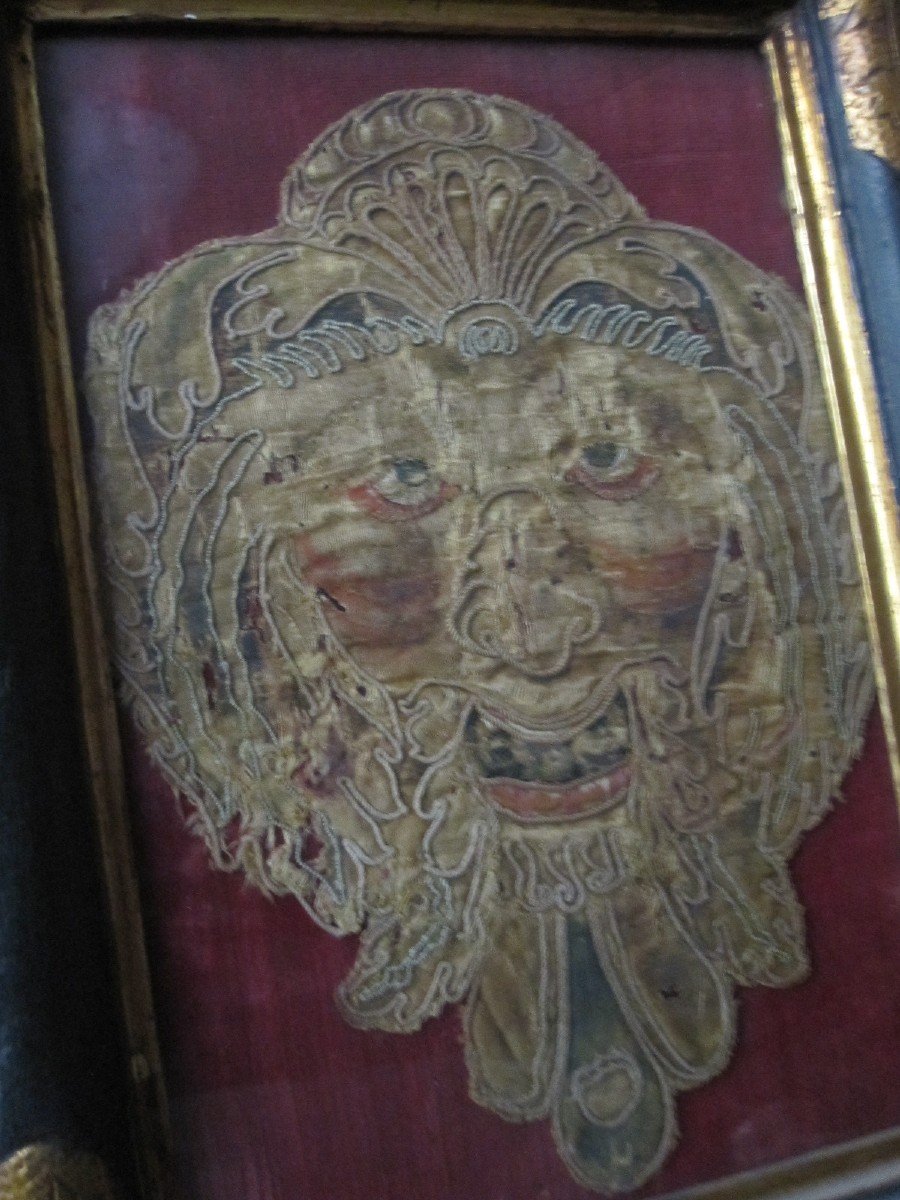 16th Century Silk Embroidery: Grotesque Or Lion's Head. Old Frame-photo-3