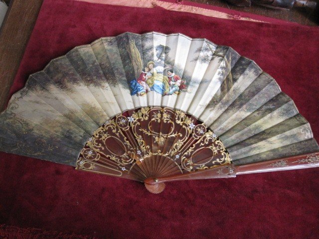 Romantic Style Fan, With 18th Century Scene, In Faux Tortoiseshell