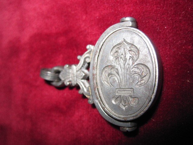 Steel Seal. In Pendant For Chatelaine With Fleur De Lys.-photo-2