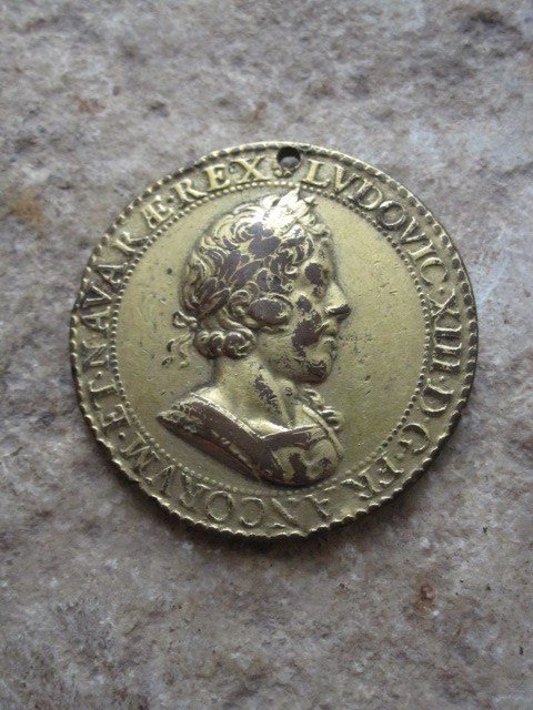 Médaille Louis XIII En Bronze Doré. Daté 1628-photo-2