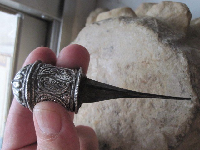 Curious Tool: The Awl Used By Syrian And Turkish Carpet Weavers-photo-4