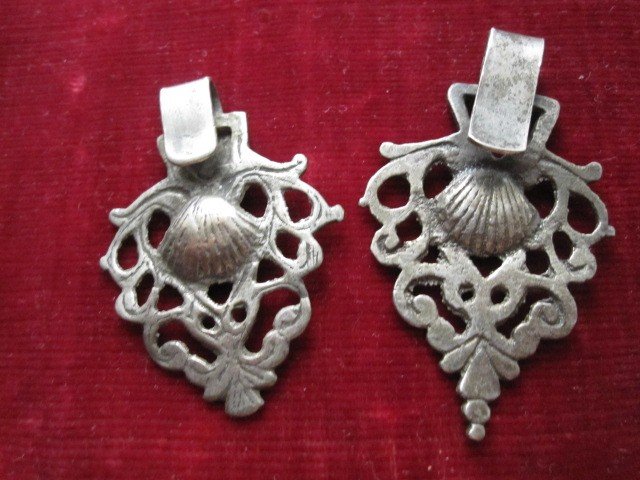 Small Coat Buckles Decorated With Santiago Shells In Silver. C. XVIII-photo-1