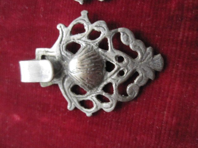 Small Coat Buckles Decorated With Santiago Shells In Silver. C. XVIII-photo-3
