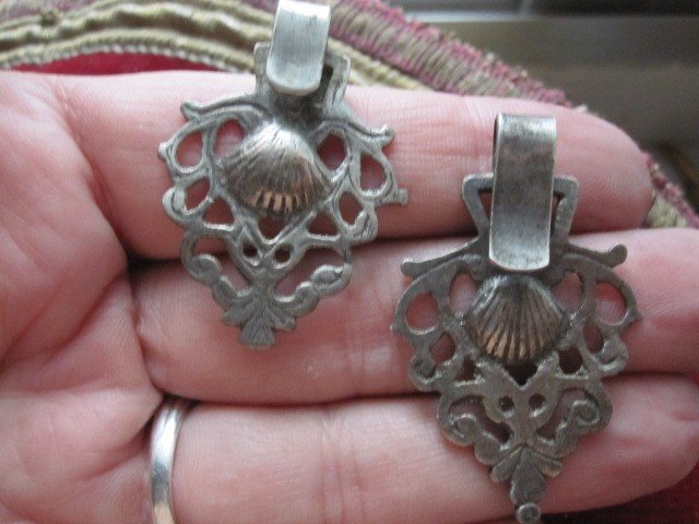 Small Coat Buckles Decorated With Santiago Shells In Silver. C. XVIII-photo-5