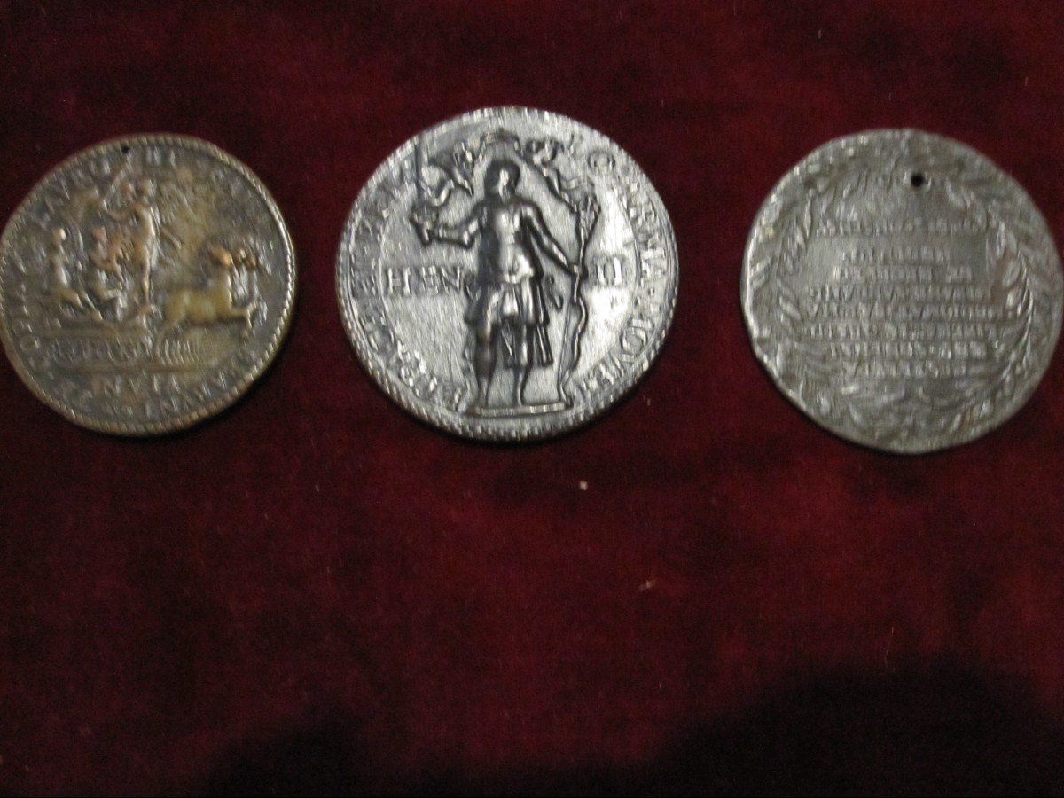 Renaissance Medals: 3 Different Pieces Of Henrique Ii. One With An Engraved Date Of 1572-photo-2