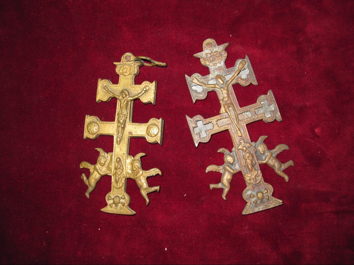 Deux Croix Caravaca En Bronze. Espagne XVIIIe Siècle