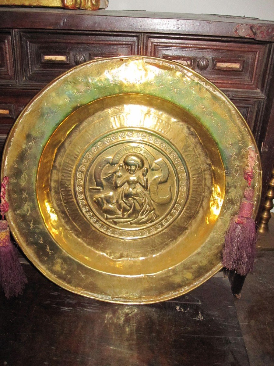 Nuremberg Offerings Plate. XVI Century-photo-3