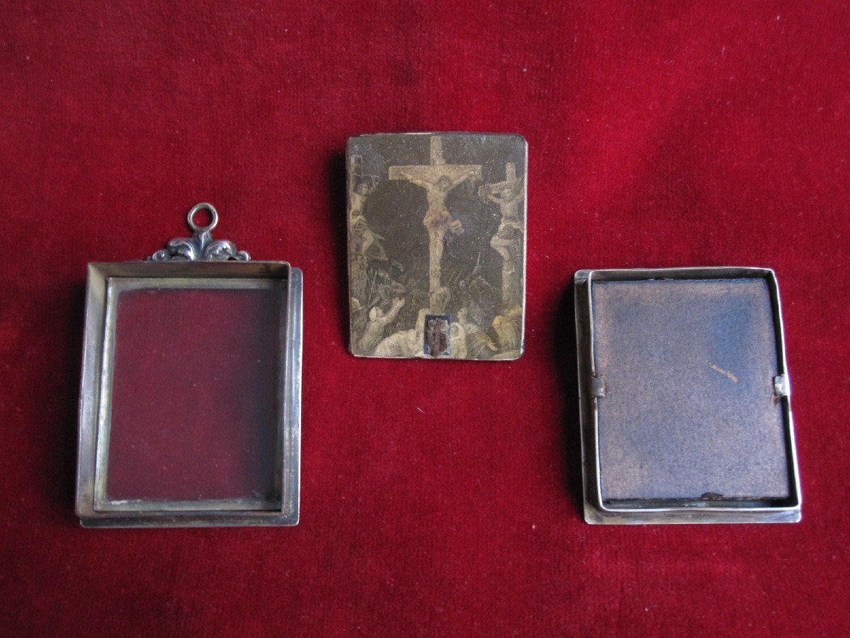 Reliquary. Memento Mori In Silver Metal With Small Oil Painting And Relic-photo-1