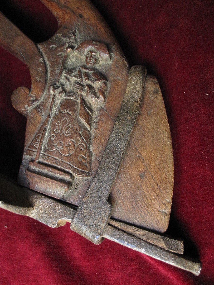 Beautiful Carved Carpenter Adze From The 18th Century-photo-1