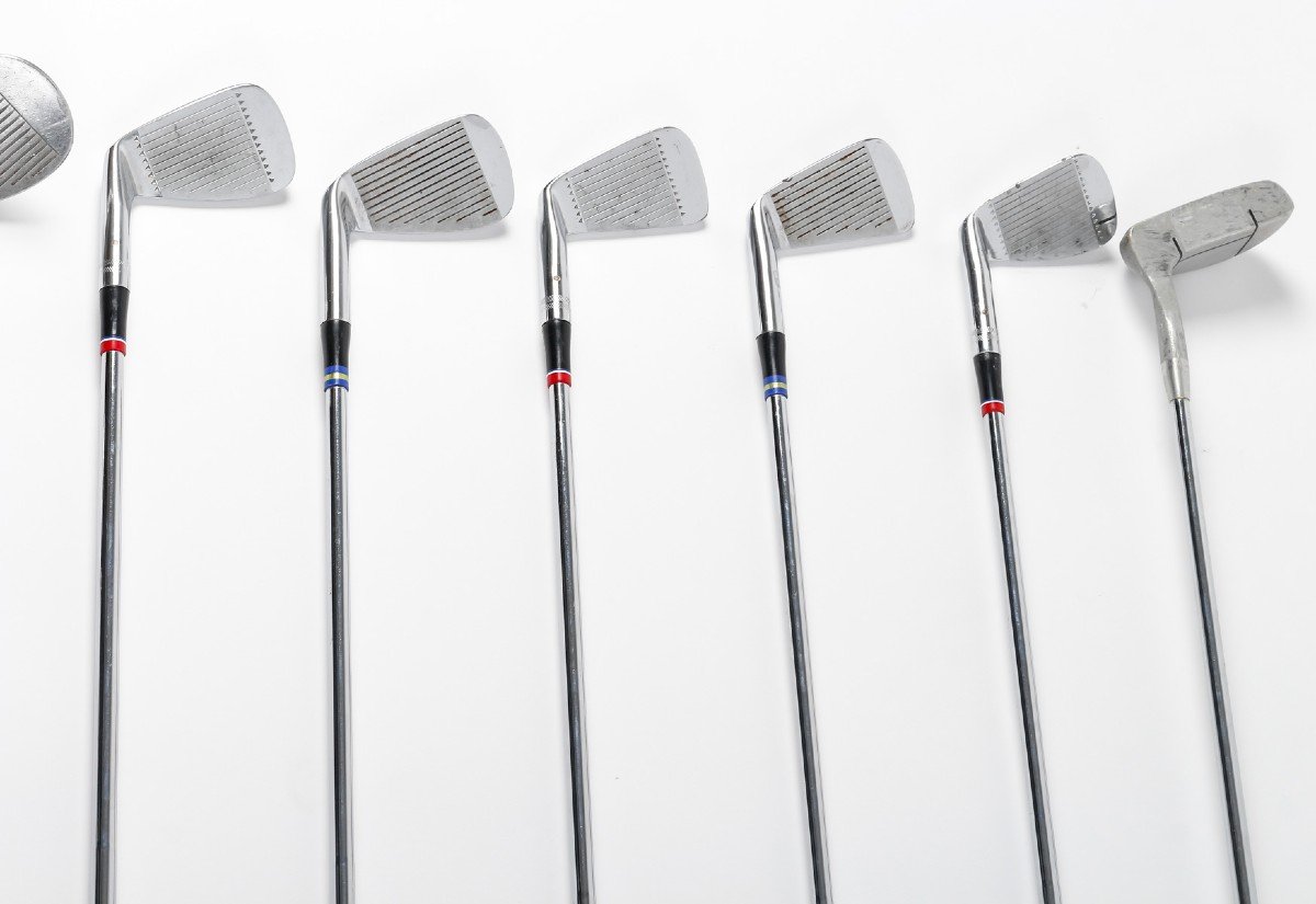 Suite Of 9 Golf Clubs From The 1960s.-photo-4