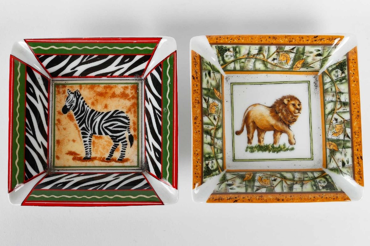 2 Cendriers De Table Aux Motifs Animaliers, Porcelaine Peinte.