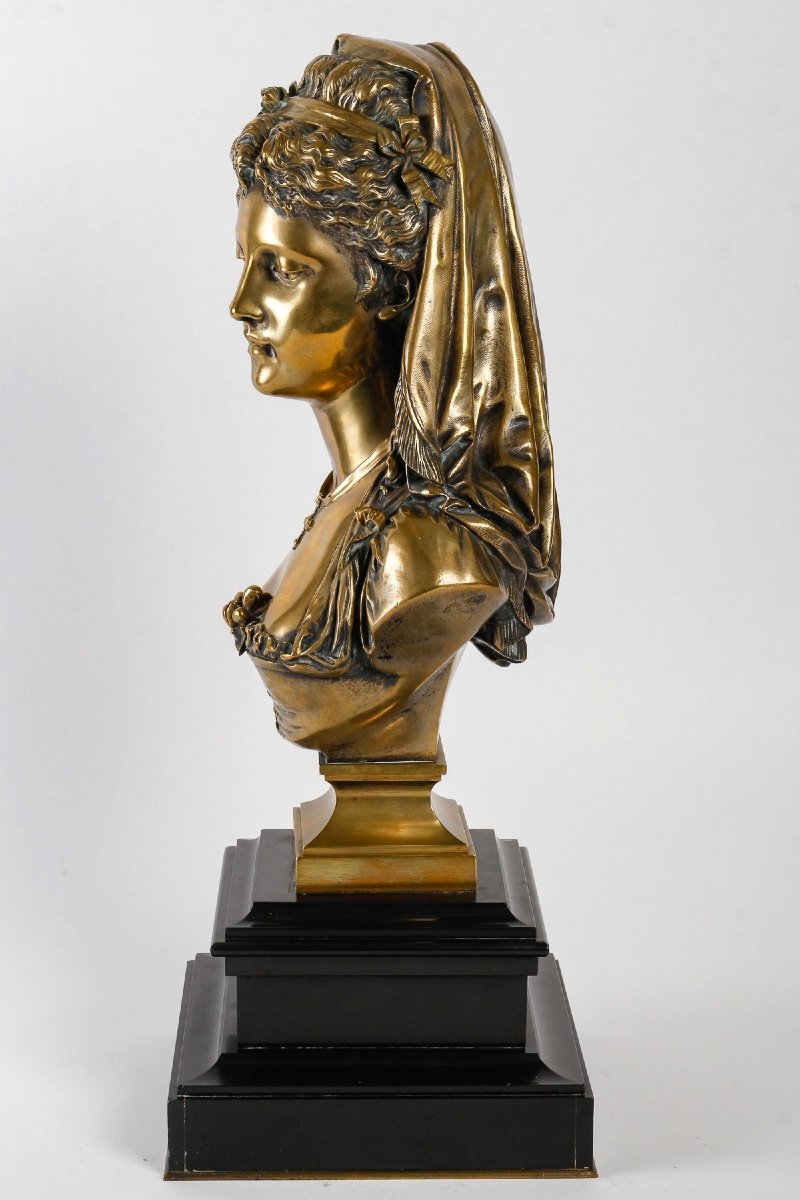 Bust, Sculpture Of A Courtesan In Gilt Bronze By Eugène Antoine François Aizelin.-photo-1