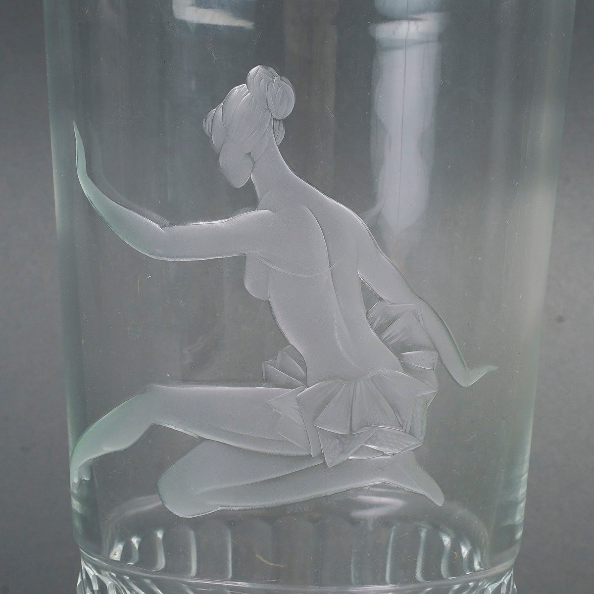 Vase In Cut And Engraved Crystal, Decor Of An Engraved Dancer, Signed, 20th Century.-photo-2