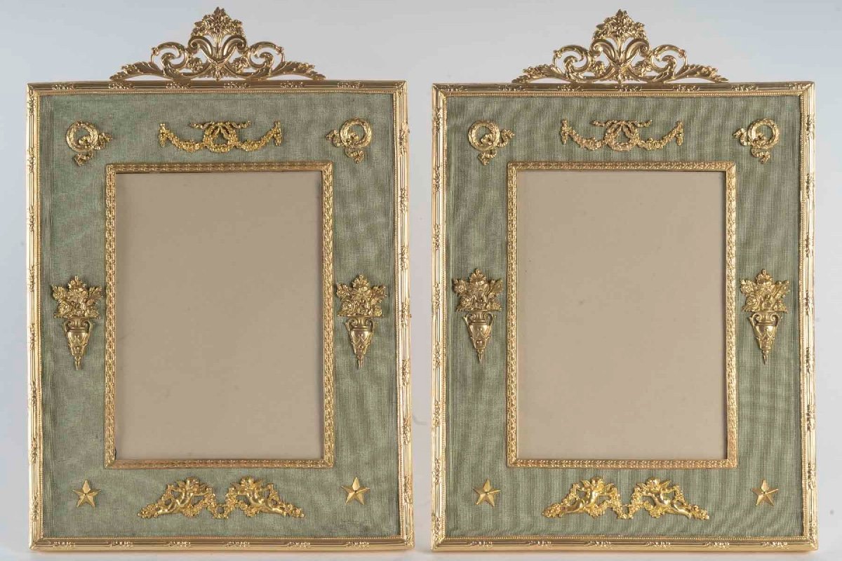 Paire De Cadres Photos En Bronze Doré Et Tissu, XIXème Siècle, époque Napoléon III.