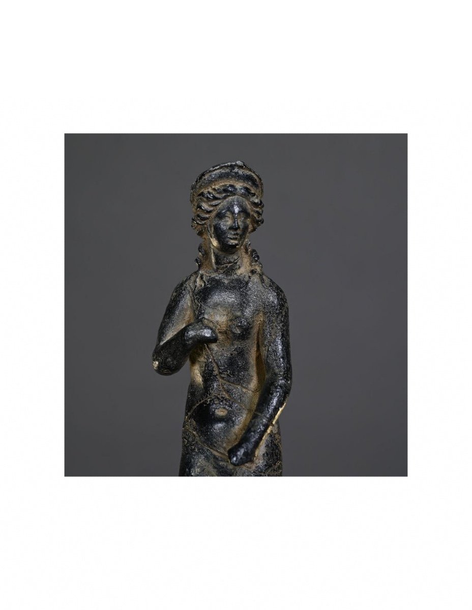 Sculpture Representing A Statue Of The Goddess Venus In Terracotta, 21st Century.-photo-2