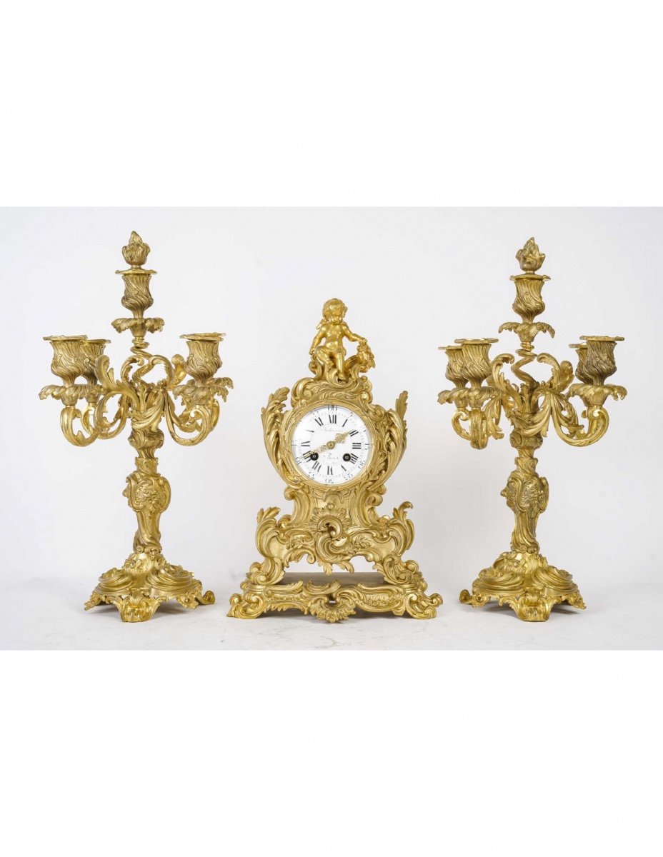 Garniture De Cheminée Avec Ses Candélabres En Bronze Doré De Style Louis XV, XIXème Siècle.