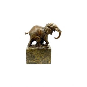 Sculpture En Bronze Patiné D’un éléphant, XXème Siècle.