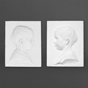 Pair Of Child Profiles In Plaster, 20th Century.