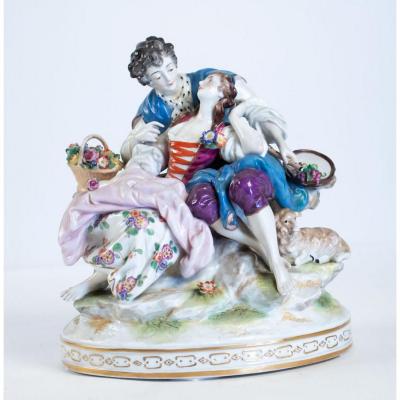 Groupe En Porcelaine Représentant Un élégant Avec Sa Courtisane, Faïence Dans Le Style Antique