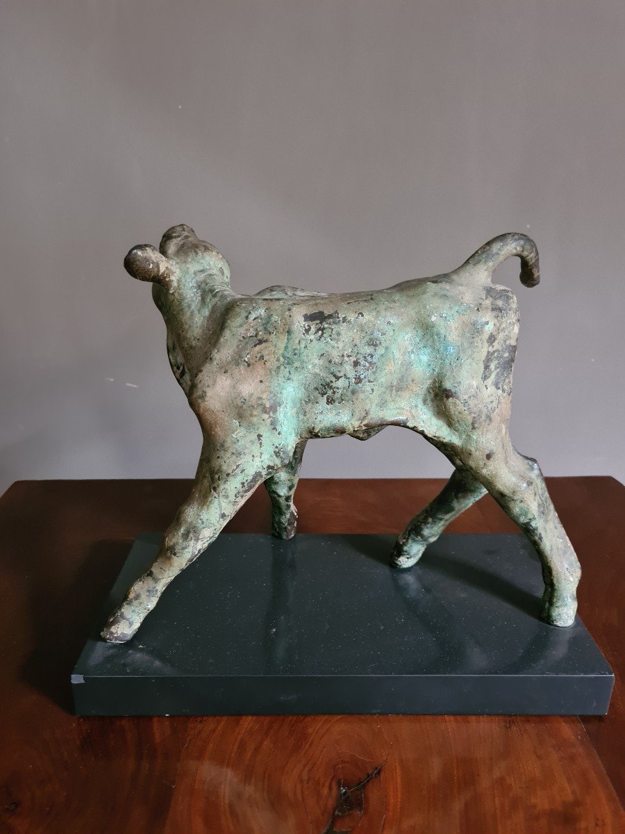 Bronze Sculputure Delicting A Little Calf-photo-3